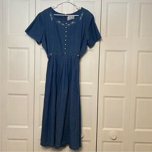 Vintage Denim Dress with Embroidered floral details 100 %‎ Cotton removable belt